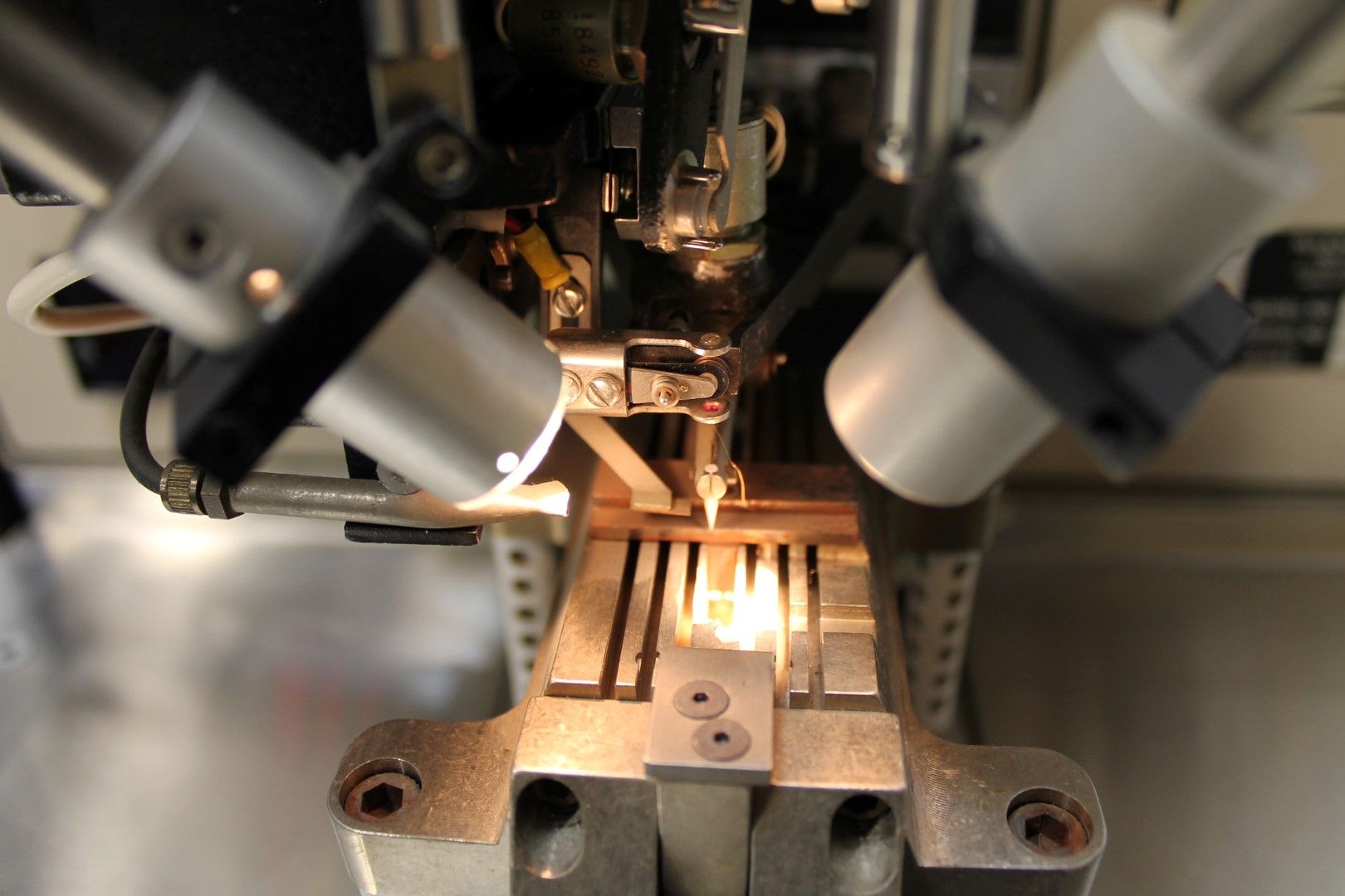 Kulicke Soffa KnS K&S 14193 Wire Bonder Wedge Bonding Machine w/4322